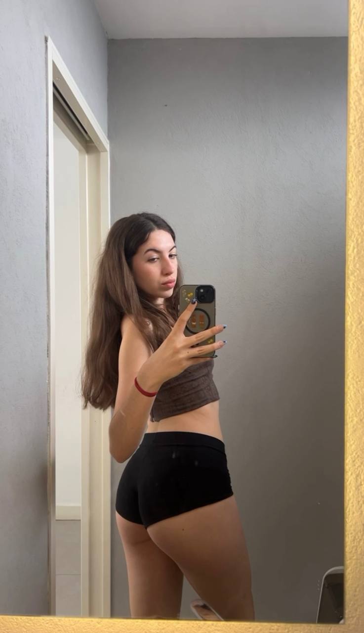 Amber in her underwear in Saharanpur