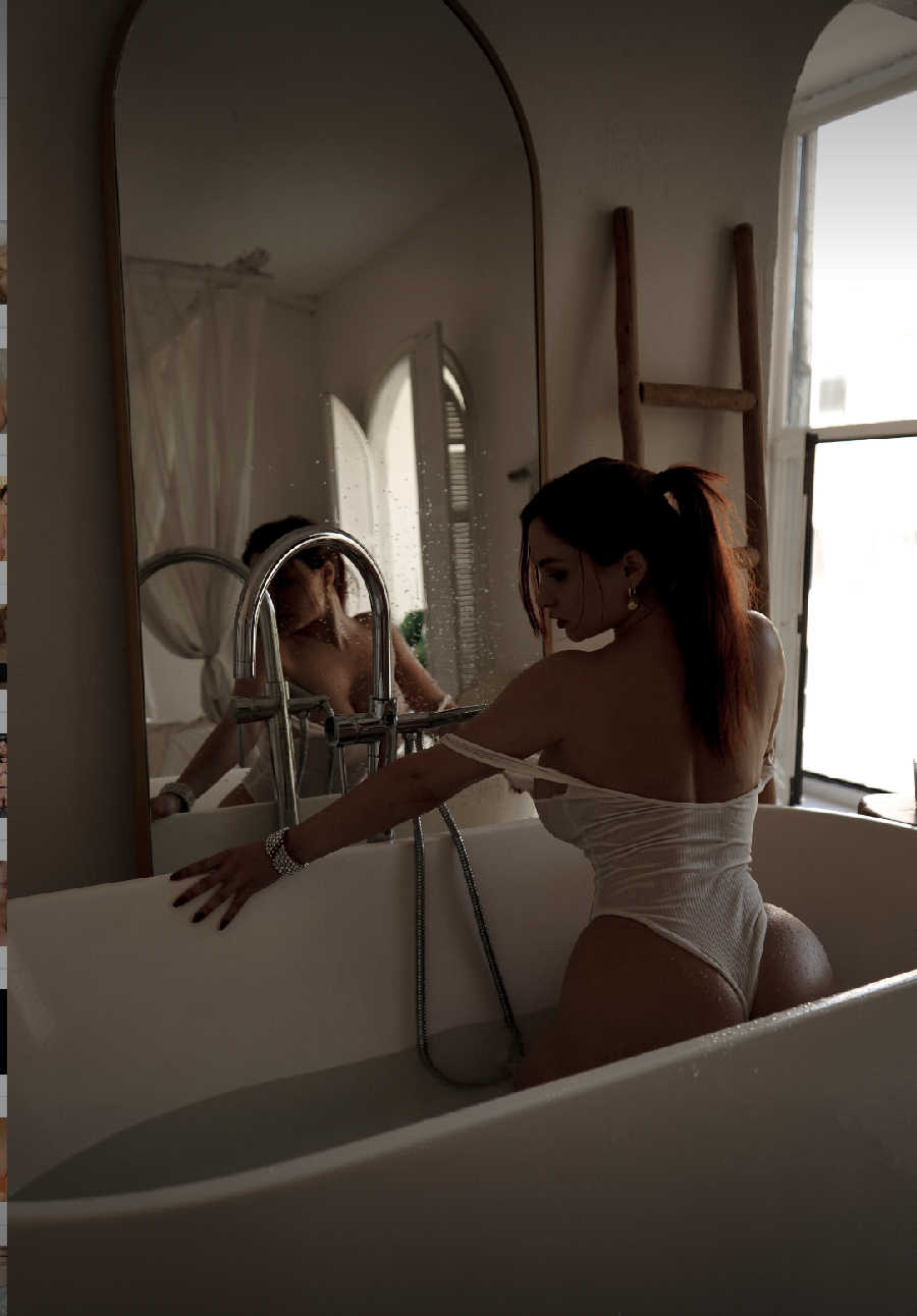 A playful frame from Miranda Faith nude — online in Saharanpur