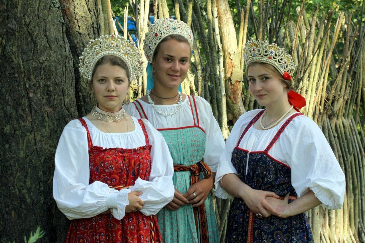 Sexy model Girls in Slavic costumes in Saharanpur