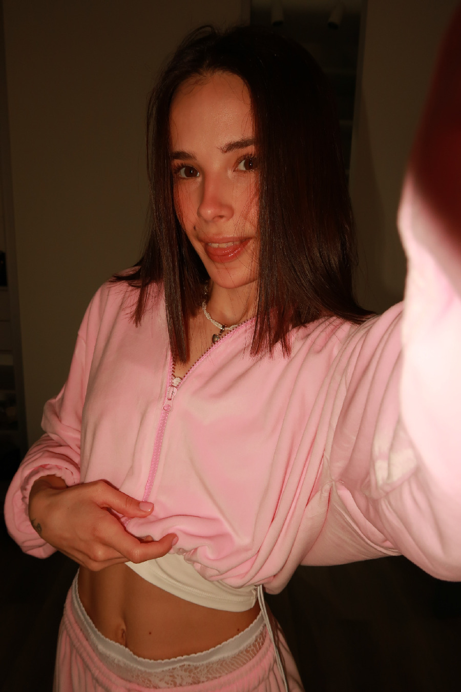 Tina brings the glow — live moments in Saharanpur